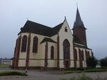 Besseringen, Pfarrkirche Herz Jesu, erbaut von 1906 bis 1909 durch den Architekten Wilhelm Hector, dreischiffige neugotische Hallenkirche (03.08.2024)