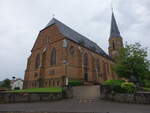 Gresaubach, Pfarrkirche Herz Jesu, erbaut von 1910 bis 1911 nach Plnen des Architekten Julius Wirtz (01.08.2024)