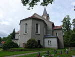 D�rrhennersdorf, evangelische Kirche, erbaut von 1874 bis 1875, verputzter Bruchsteinbau mit polygonalem Chor (06.06.2025)