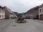 Kohren-Sahlis, Tpferbrunnen von Kurt Feuerriegel am Marktplatz (31.03.2024)