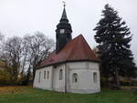 Erdmannshain, evangelische Kirche, erbaut um 1200, Kirchturm erbaut 1703 (02.11.2024)