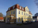 Sttteritz, Herrenhaus, erbaut von 1780 bis 1783 in der Oberdorfstrae, sptbarocker Putzbau mit Mansarddach (03.11.2024)