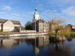 Meltewitz, Schulteich mit evangelische Kirche, Dorfkirche erbaut von 1695 bis 1699 (15.12.2024)