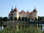 Schloss Moritzburg,  ehemalige Jagdresidenz der Kurfrsten und Knige von Sachsen, die barocke Vierflgelanlage wurde ab 1542 erbaut durch die Architekten Hans Dehn-Rothfelser und