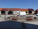 Arendsee, Brunnen und H�user am Marktplatz (13.08.2025)