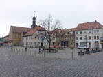 Teuchern, Rathaus und Gebude am Marktplatz (01.04.2024)