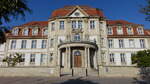 Naumburg, Oberlandesgericht am Domplatz, erbaut 1917 durch den Baumeister Fritz Hofeld, von 1945 bis 1992 sowjetische Kommandantur (21.09.2024)