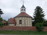 Garz, evangelische Kirche, achteckiger Fachwerkbau mit einem Zeltdach, erbaut 1688 (06.07.2025)