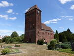 Melkow, evangelische Kirche, romanische Backsteinkirche, erbaut 1202 (06.07.2025)