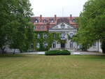 Schloss Storkau, erbaut von 1912 bis 1914 im Stil des Neoklassizismus (09.07.2025)