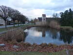 Zallmsdorf, Uhrturm am Dorfteich (16.12.2024)