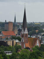 Blick vom Wasserturm Flensburg-Mrwik auf die Kirchen Sankt Jrgen und Sankt Nikolai, sowie dem Rathaus dahinter.