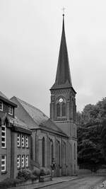 Die katholische Sankt-Marien-Kirche wurde zwischen 1898 und 1900 im neugotischen Stil bebaut.