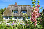 Reetdachhaus auf der Hallig Oland im Nordfriesischen Wattenmeeer.