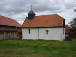 Immenrode, evangelische Kirche, einschiffige Natursteinsaalkirche, erbaut 1707 (26.09.2024)