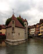 Das Palais de l’Isle, auch Palais de l’le geschrieben, ist ein festes Haus im franzsischen Annecy und liegt inmitten des Flusses Thiou.