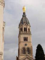 Der Turm der  Chapelle Saint Thomas - Sainte Marie  in Lyon am 18.10.23.