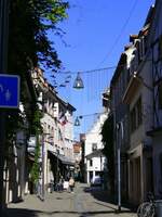 Schlettstadt (Selestat), eine von vielen kleinen Gassen in der Altstadt mit zahlreichen Geschften, Okt.2024