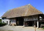Ungersheim, ECO-Museum, Wohnstallhaus um 1750 aus dem Sundgau, unter einem Dach befinden sich Wohnhaus, Viehstall und Scheune, umgesetzt in Museum 1982, Mai 2025