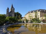 Metz, Place de la Comedie mit evangelischer Stadtkirche, Stadtkirche erbaut von 1901 bis 1904 durch den Architekten Conrad Wahn (05.10.2024)