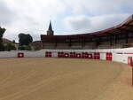 Stierkampfarena in der Rue de Italiens in Vielle-Tursan (26.07.2018)