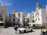 Polignano a Mare, Rathaus an der Piazza Vittorio Emanuele (28.09.2022)