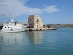 Trani, Leuchtturm an der Hafeneinfahrt (27.09.2022)