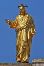 Vor dem Bahnhof Roma Termini sieht man diese Jesus Statue �ber den D�chern der Umgebung.