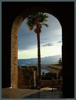 Blick aus dem antiken Theater in Taormina auf die Kste und den Hang des tna.