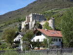 Schloss Kastelbell, erbaut um 1200 von den Herren von Montalban, von 1987 bis 1995 restauriert (13.04.2024)