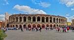 Sehensw�rdigkeit in Verona, das R�mische Amphitheater am Piazza Bra, im Inneren werden die Trib�nen f�r die n�chste Veranstaltung aufgebaut.