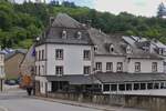 Das Victor Hugo Haus an der Brcke ber die Our in Vianden.