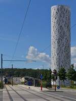 Wasserturm am Boulevard de Kockelscheuer, auf der Cloche d’Or, in der Stadt Luxemburg, von hier werden die Stadtteile Ban de Gasperich von Cloche d’Or, Kockelscheuer und ein Teil von