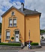 Ansprechendes Eckhaus in der Bahnhofstrasse in Vianden.