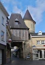 Das Grendelpoort ist eines der Drei Stadttore in Valkenburg, von der Stadtseite aus aufgenommen, wurde 2015 Restauriert.