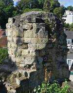 Die berreste eines Eckturms der Burgruine in Valkenburg.