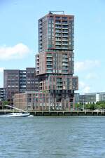 ROTTERDAM (Zuid-Holland), 02.06.2025, spektakul�re Wohnbauten an der M�llerkade