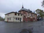 Gjovik, Bahnhofsgebude mit Tourismuskontor am Jernbanetorvet (23.05.2023)