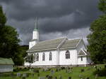 Grong, Pfarrkirche, weie Holzkirche erbaut 1876 durch die Architekten Hkon Mosling und Jacob Wilhelm Nordan (28.06.2013)