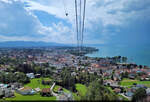 Whrend der Talfahrt mit der Pfnderbahn kann auf Bregenz (AT) am Bodensee geschaut werden.