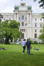 En teil der Wiener Hofburg vom Burggarten aus gesehen.