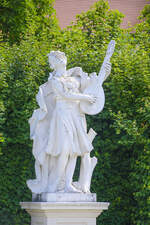 Statue der Muse Euterpe im Garten des unteren Schloss Belvedere in Wien.