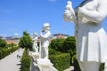 Wien - Statuen im Garten des Schlosses Belvedere.