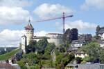 SCHAFFHAUSEN (Kanton Schaffhausen), 18.09.2024, Blick von der Eisenbahnbr�cke Feuerthalen auf die Festungsanlage Munot