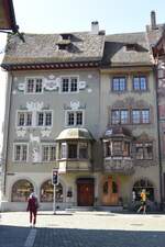 STEIN am Rhein (Kanton Schaffhausen), 20.09.2024, links das Haus Hirschen, rechts das Haus Krone am Rathausplatz