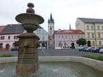 Tachov / Tachau, Brunnen und Huser am Namesti Republiky (07.07.2019)