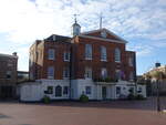 Huntingdon, Rathaus The Town Hall am Market Square, erbaut 1745 (12.09.2024)