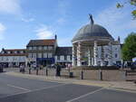 Swaffham, Huser und Pavillon am Market Place (14.09.2024)