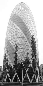 Das Hochhaus 30 St Mary Axe oder auch  Die Gewrzgurke  in London.