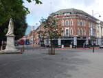 Reading, Queen Victoria Denkmal und Gebude am Town Hall Square (08.09.2024)